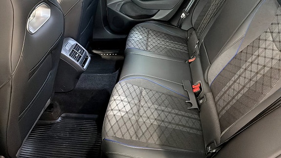 Volkswagen Passat 11 of 12
