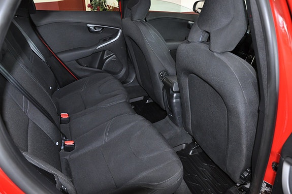 Volvo V40 10 of 14