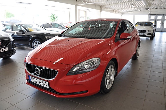 Volvo V40 4 of 5