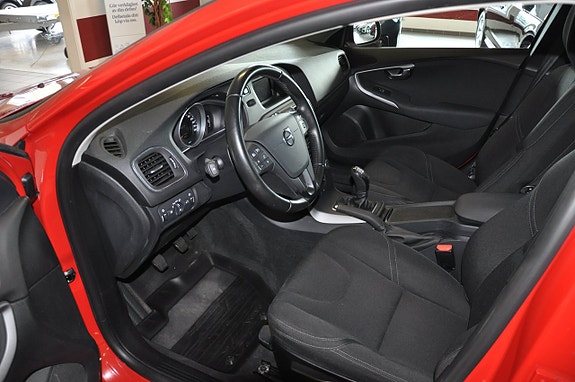 Volvo V40 13 of 14