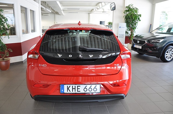 Volvo V40 6 of 14