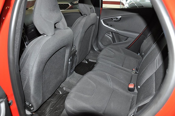 Volvo V40 12 of 14