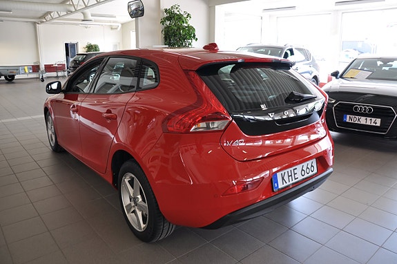 Volvo V40 7 of 14