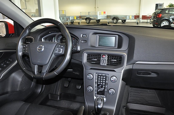 Volvo V40 8 of 14