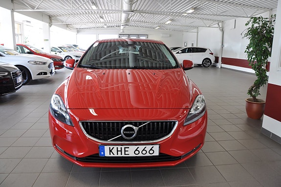 Volvo V40 3 of 5