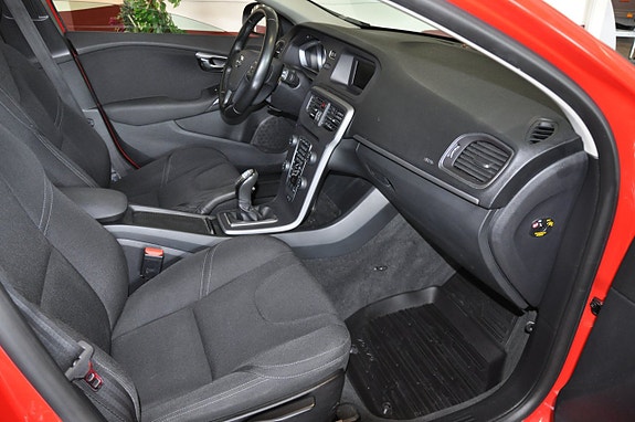Volvo V40 9 of 14