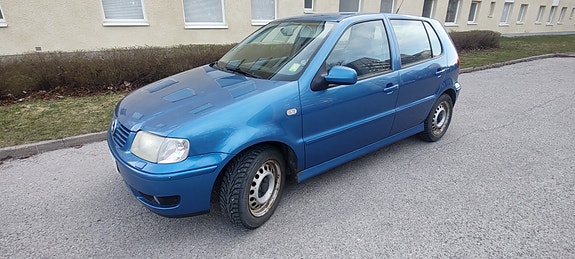 Volkswagen Polo 2 of 5