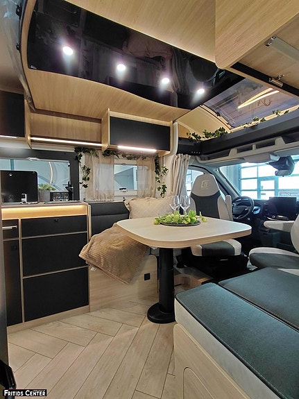 CHALLENGER 318 Graphite Edition M26 Stor Queen Automat 165hk taksäng dieselvärmare 5 of 5