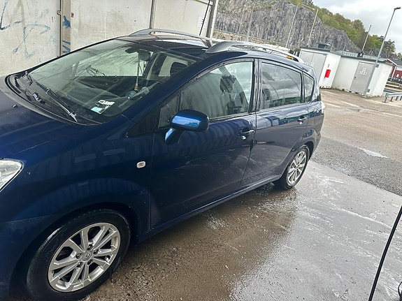 Toyota Corolla Verso 5 of 5