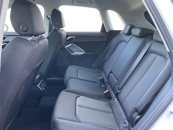Audi Q3 14 of 16