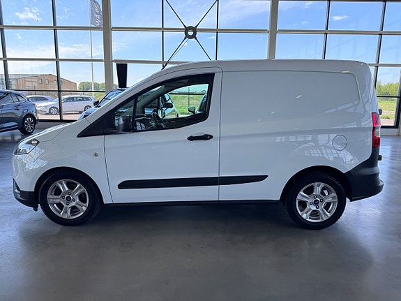 Ford Transit Courier 2 of 5