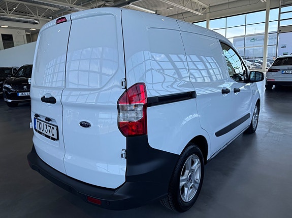 Ford Transit Courier 5 of 5