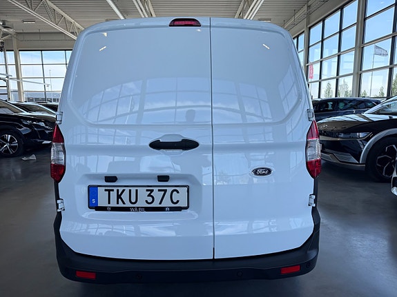 Ford Transit Courier 4 of 5