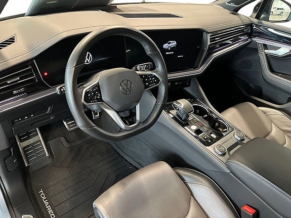 Volkswagen Touareg 4 of 5