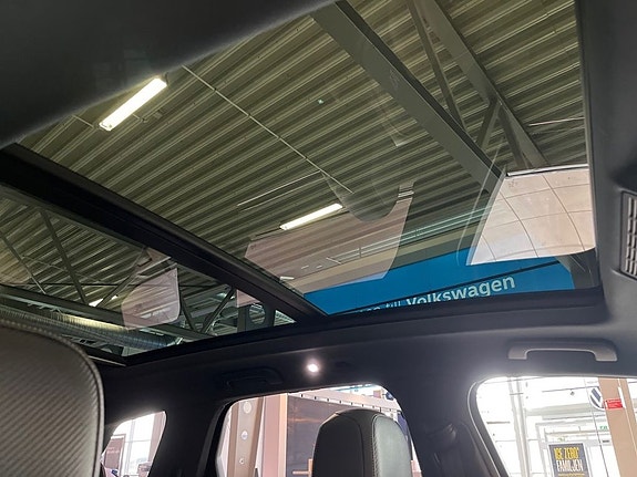 Volkswagen Touareg 12 of 12
