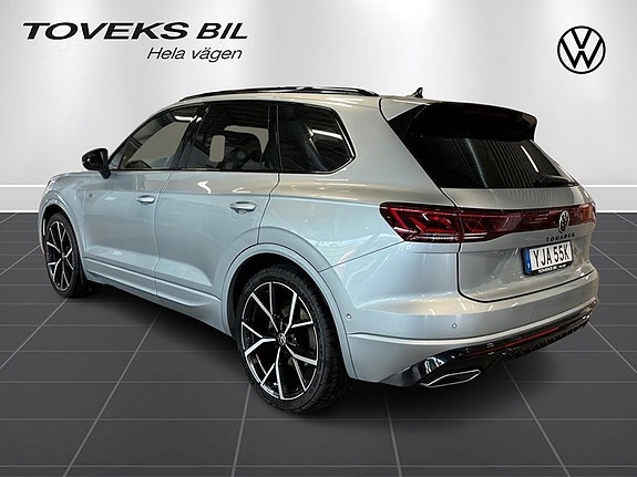 Volkswagen Touareg 3 of 5