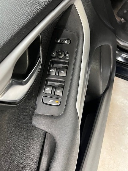 Volvo V40 18 of 25