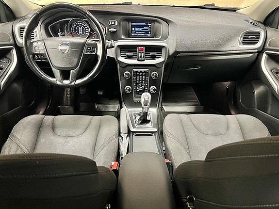 Volvo V40 9 of 25