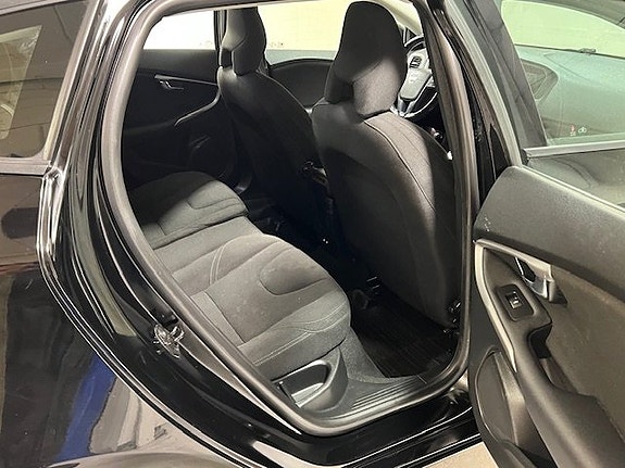 Volvo V40 21 of 25