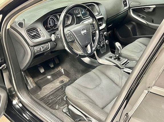 Volvo V40 16 of 25