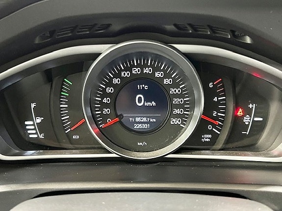 Volvo V40 12 of 25