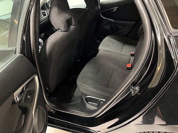 Volvo V40 19 of 25