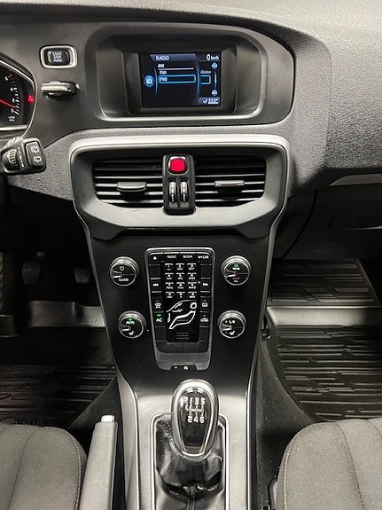 Volvo V40 10 of 25