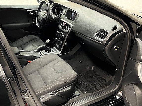 Volvo V40 22 of 25