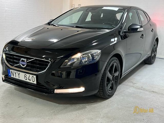 Volvo V40 3 of 5