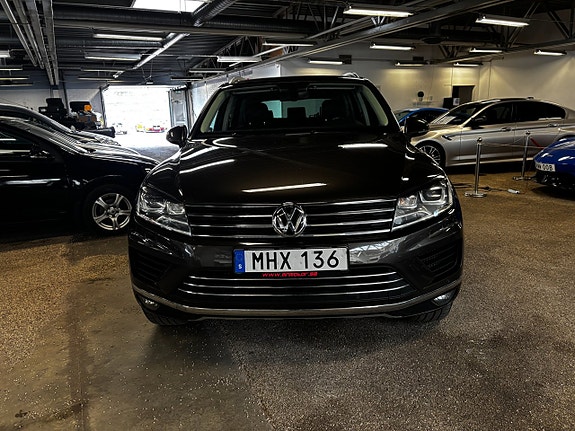 Volkswagen Touareg 3 of 5