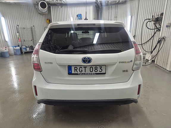 Toyota Prius+ 25 of 27
