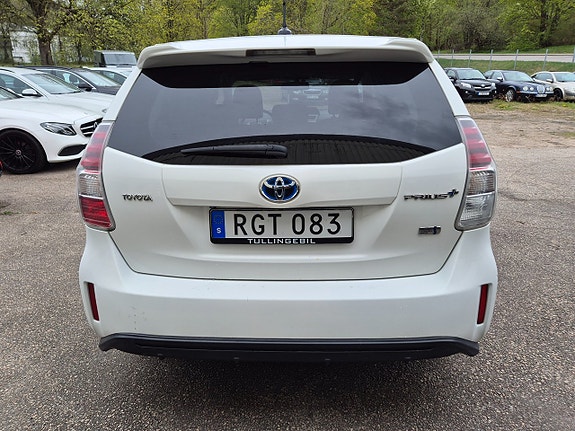 Toyota Prius+ 4 of 5