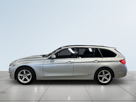 BMW 320d 4 of 5