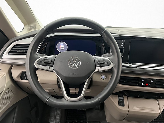Volkswagen Multivan 16 of 30