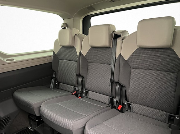 Volkswagen Multivan 30 of 30