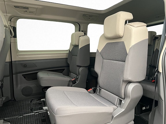 Volkswagen Multivan 11 of 30