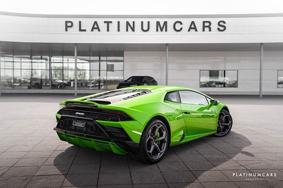 Lamborghini Huracan 2 of 5