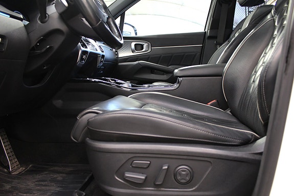 Kia Sorento 10 of 21