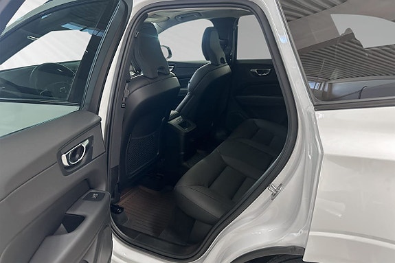 Volvo XC60 8 of 30