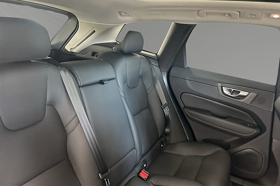 Volvo XC60 11 of 30