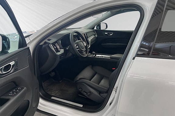 Volvo XC60 7 of 30