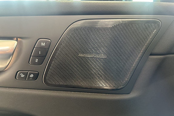 Volvo XC60 27 of 30