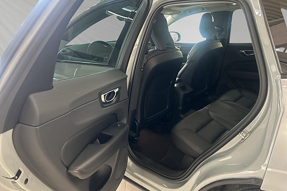 Volvo XC60 8 of 30
