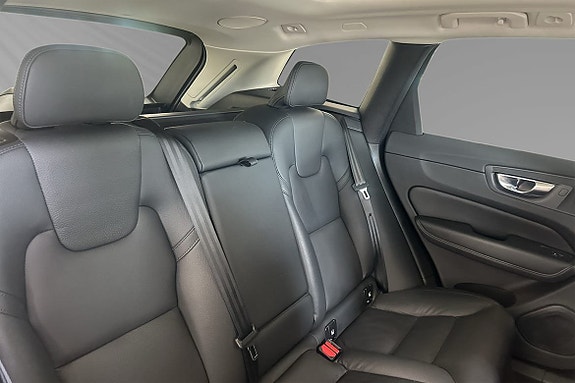 Volvo XC60 11 of 30