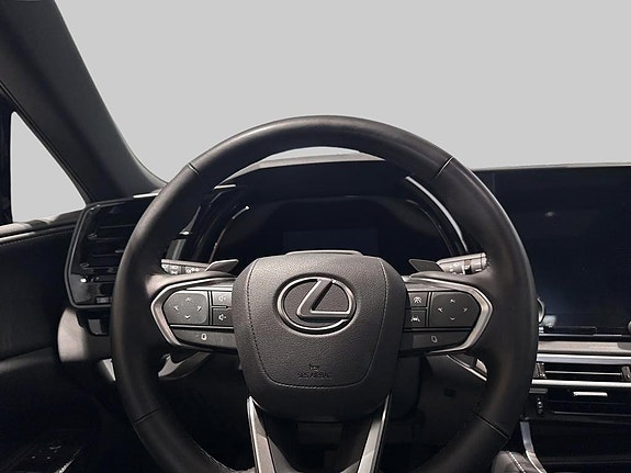 Lexus RX450h+ 9 of 16