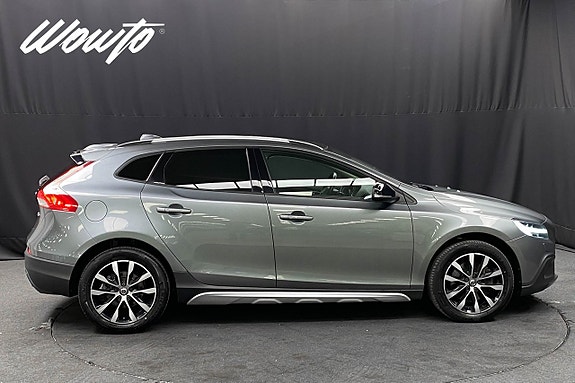 Volvo V40 Cross Country 3 of 5