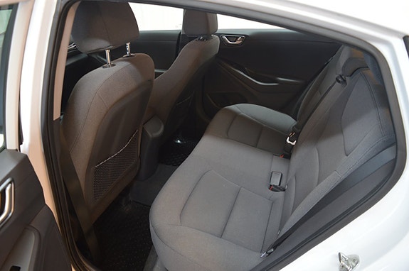 Hyundai IONIQ 17 of 18