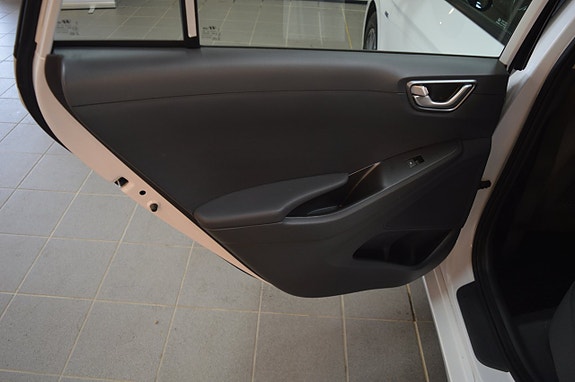 Hyundai IONIQ 16 of 18