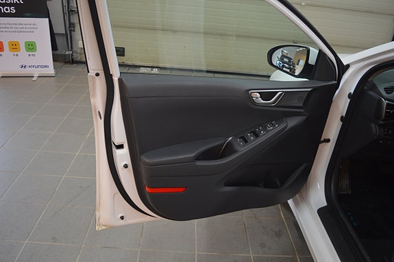 Hyundai IONIQ 8 of 18