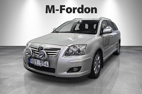 Toyota Avensis 2 of 5